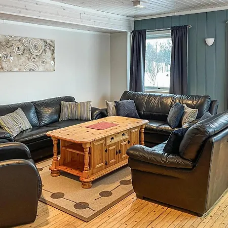 Pet Friendly In With Kitchen